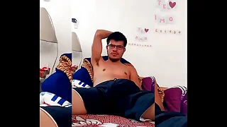 Ven a acariciarme la verga&comma; mi esposa sali&oacute; y estoy unparalleled en casa